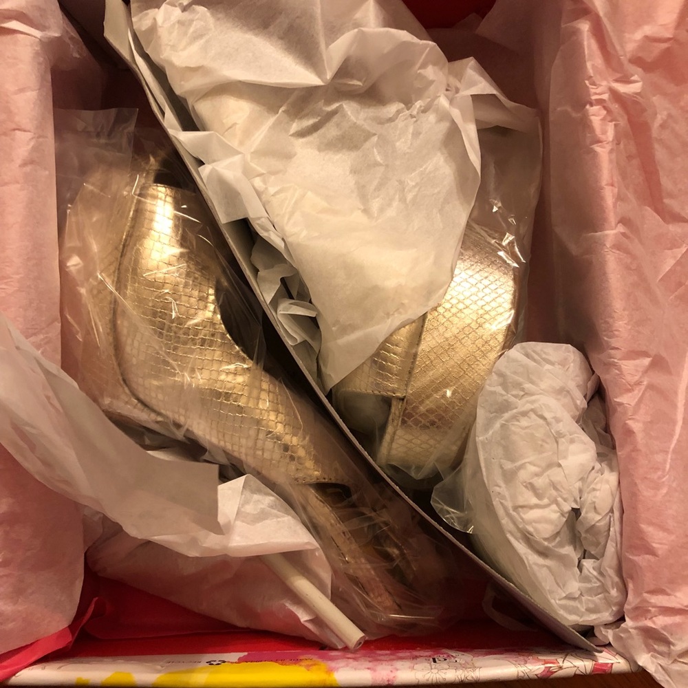 Shoes - Picture 4 of 8